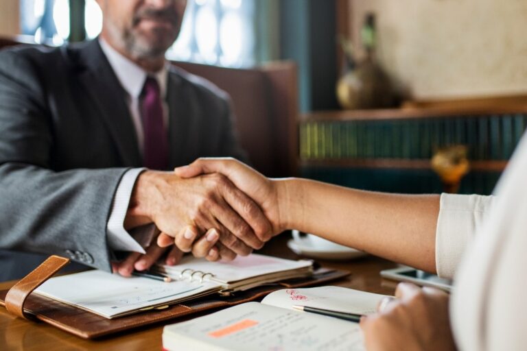 ¿Cómo conseguir clientes para un estudio de abogado o independiente?